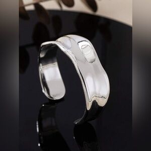 NWT~SHEIN Jewelry Asymmetrical Geometric Open Cuff Bracelet